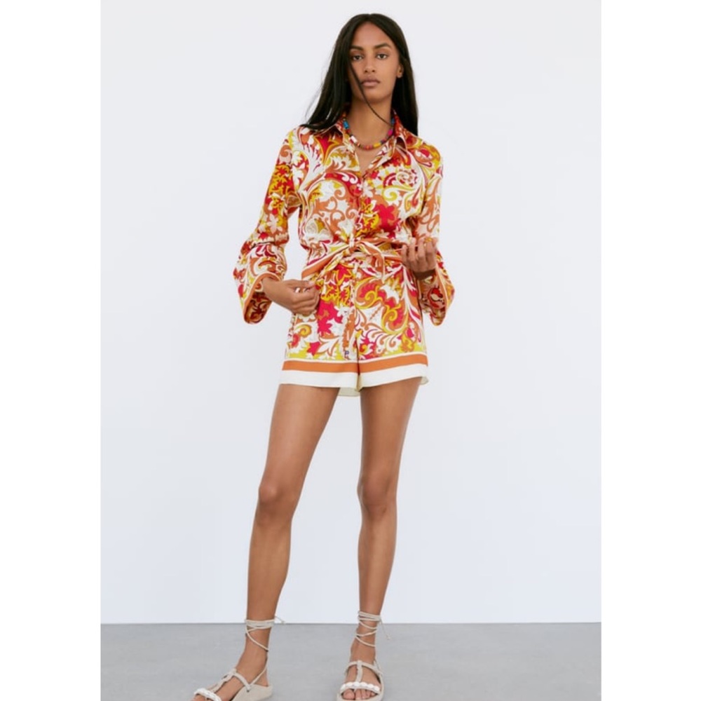 Zara FLOWY PRINTED SHORTS